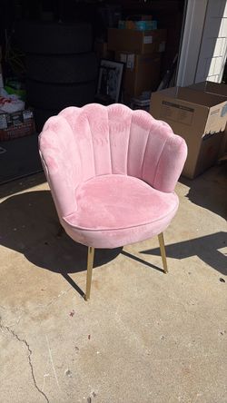 Pink velvet chair