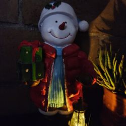 Whimsical Frosty Snowman Statue With Solar Lantern 12" H