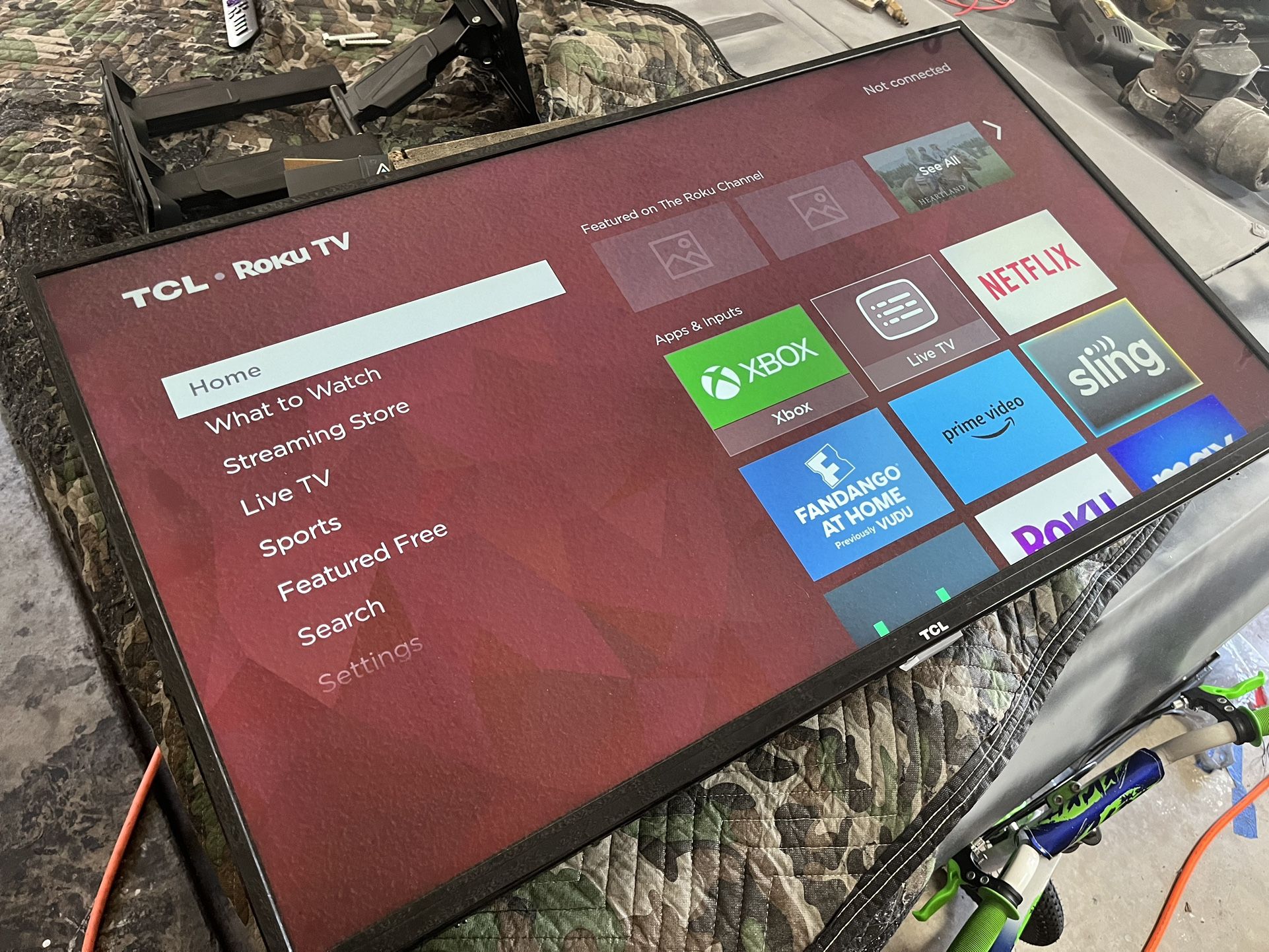 42 Inch TCL flat Screen Roku Tvw/wallmount