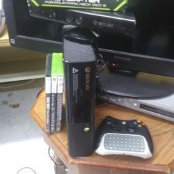 XBOX 360 E Console BUNDLE COMPLETE!