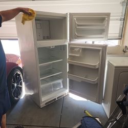 Frigidaire Refrigerator 