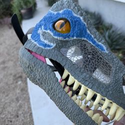 Jurassic World Chomp 'n Roar Mask Velociraptor "Blue" Electronic Dress Up