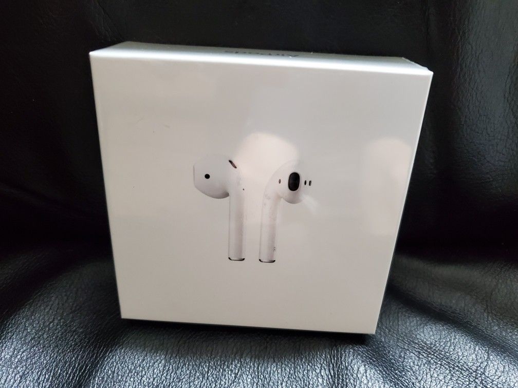 Apple AirPods with Charging Case