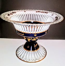 LIMOGES  RETICULATED PORCELAIN PEDESTAL LATICE COMPOTE CENTER SERVING DISH