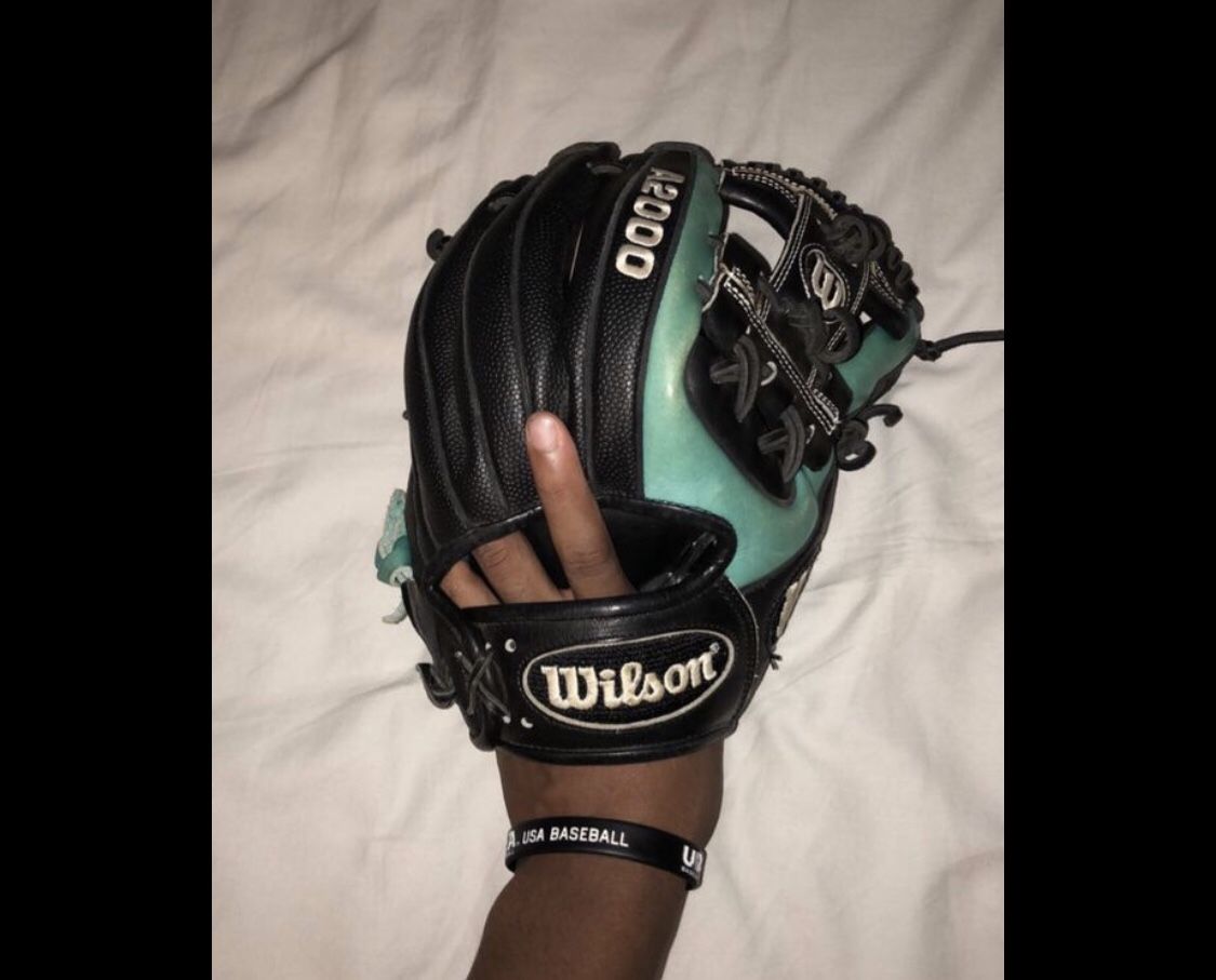 Robinson Cano model A2000 Baseball Glove 11.5