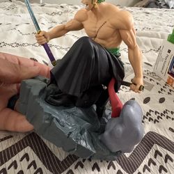 Damaged . One piece . Banpresto roronoa zoro anime version . Dioramatic statue. 2 swords missing . $15 or best offer