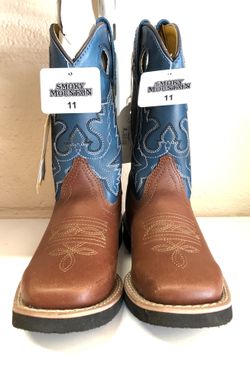 Brand new kids boots size 11