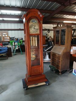 Vintage 1985 Seth Thomas Grandfather Clock- Solid wood, Moon dial