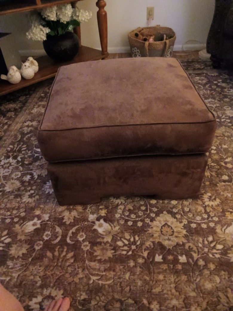 Cottage Ottoman