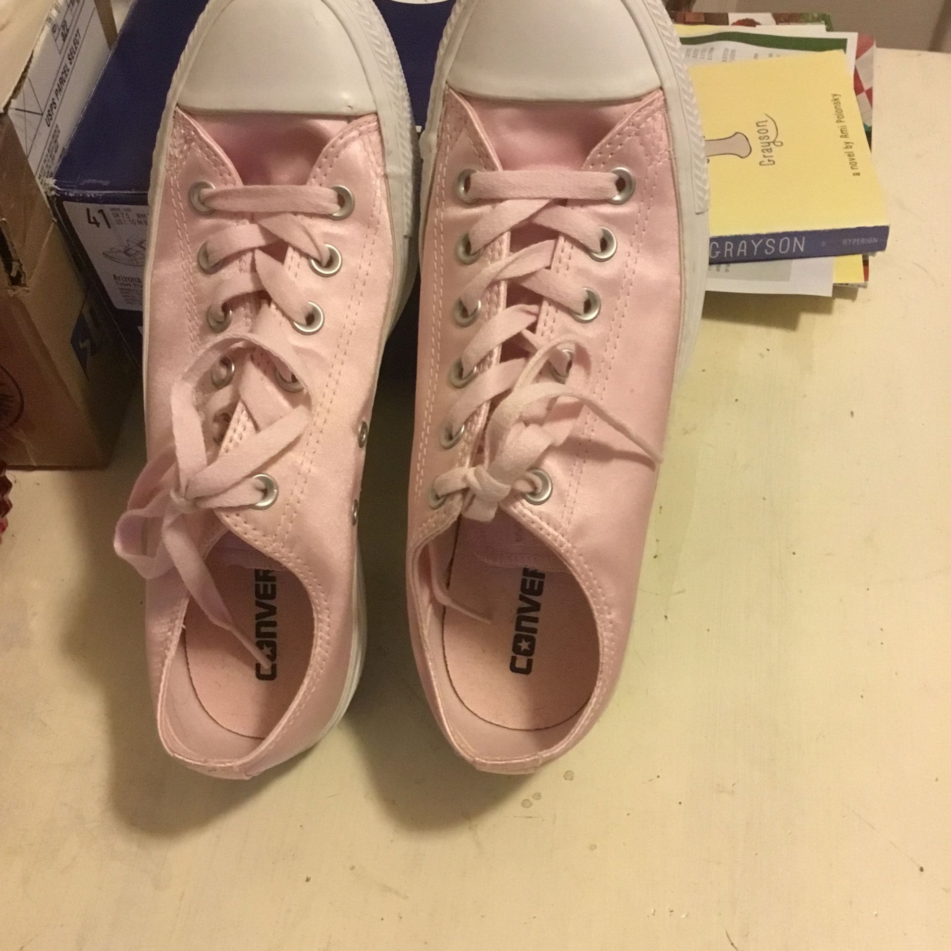 Like New Women’s Size 9 Converse
