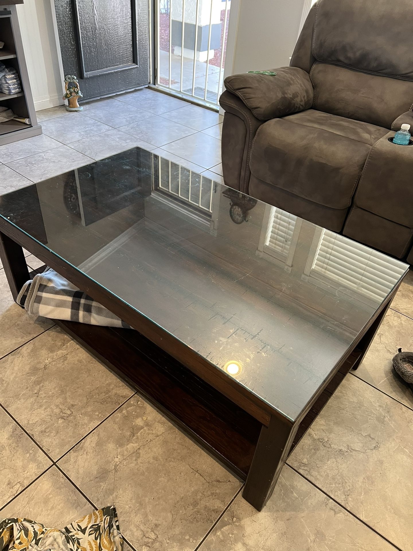 coffee table and 2 end tables