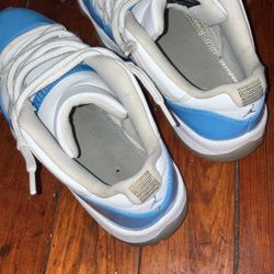 Jordan 11 Retro Low University Blue