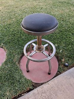 Swivel Work Stool