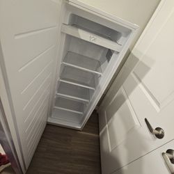 Freezer measures in photo 