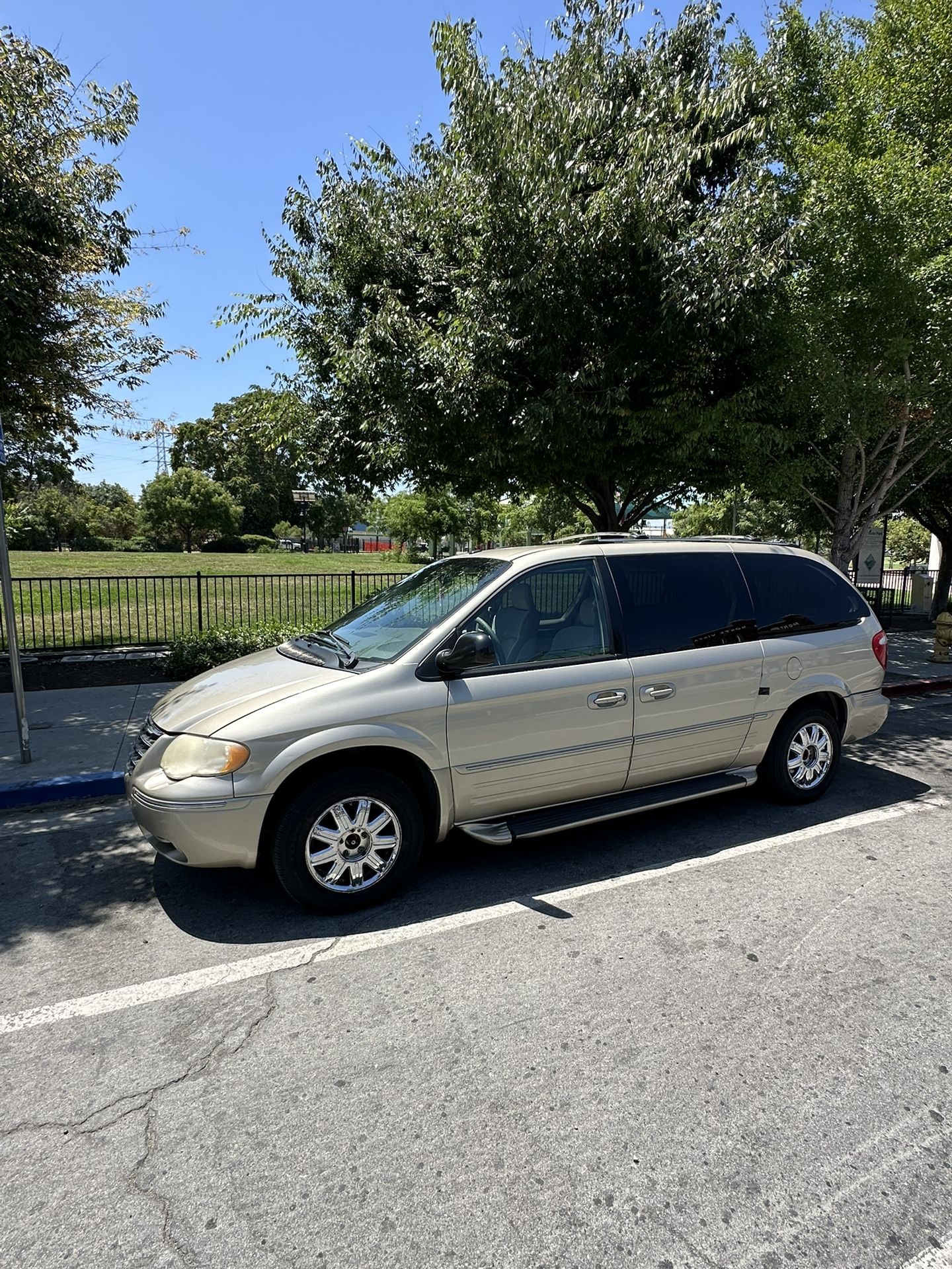 2006 Chrysler Town & Country