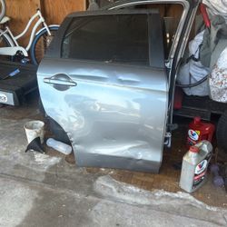 2015 Mitsubishi Highlander Doors