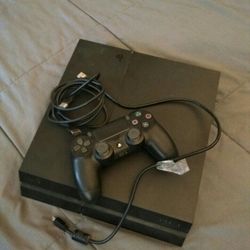 Working Fine Sony Play Station 4 And 1 Controll 1 Game  Ps4