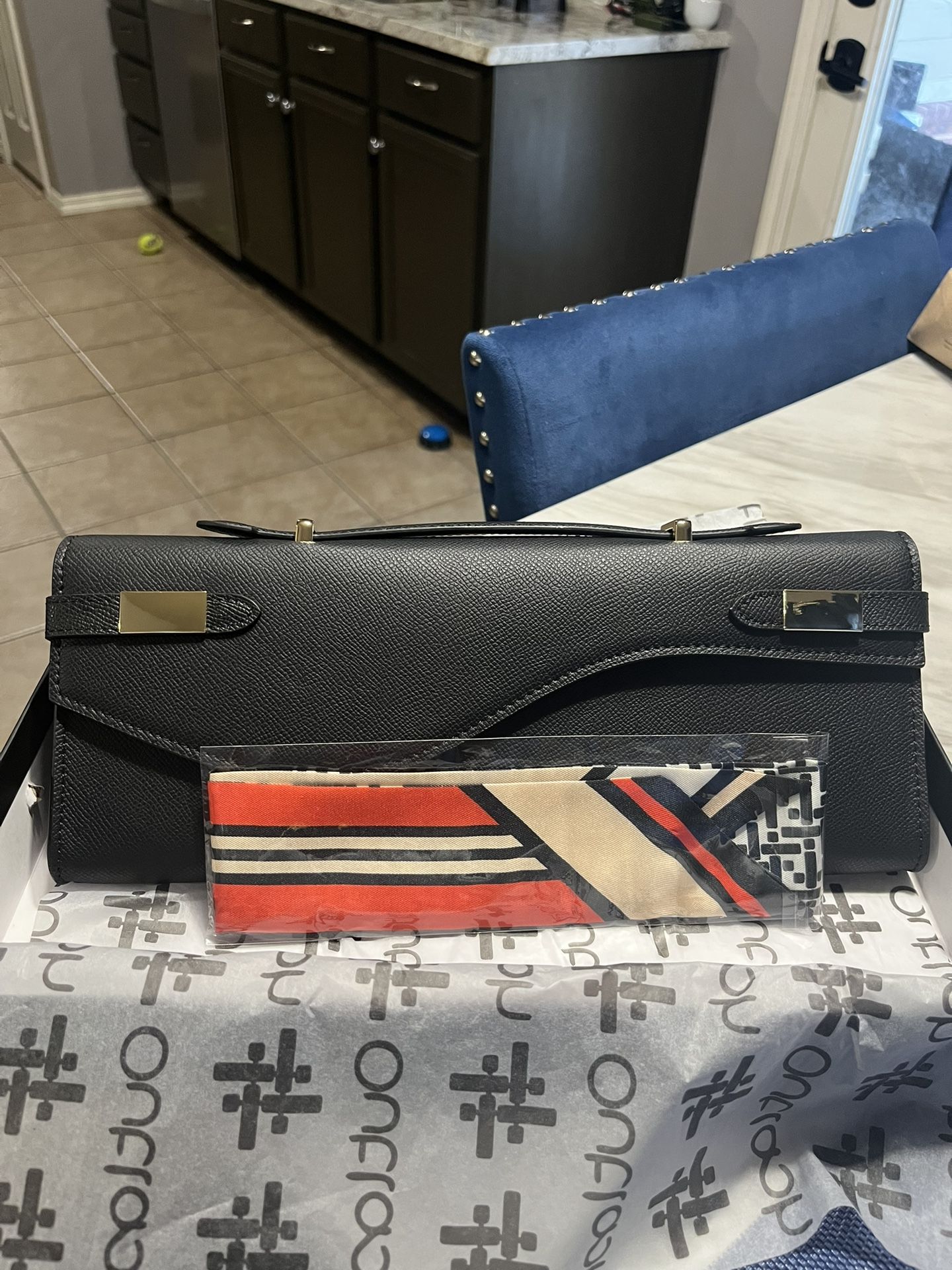 Outlash Black Clutch