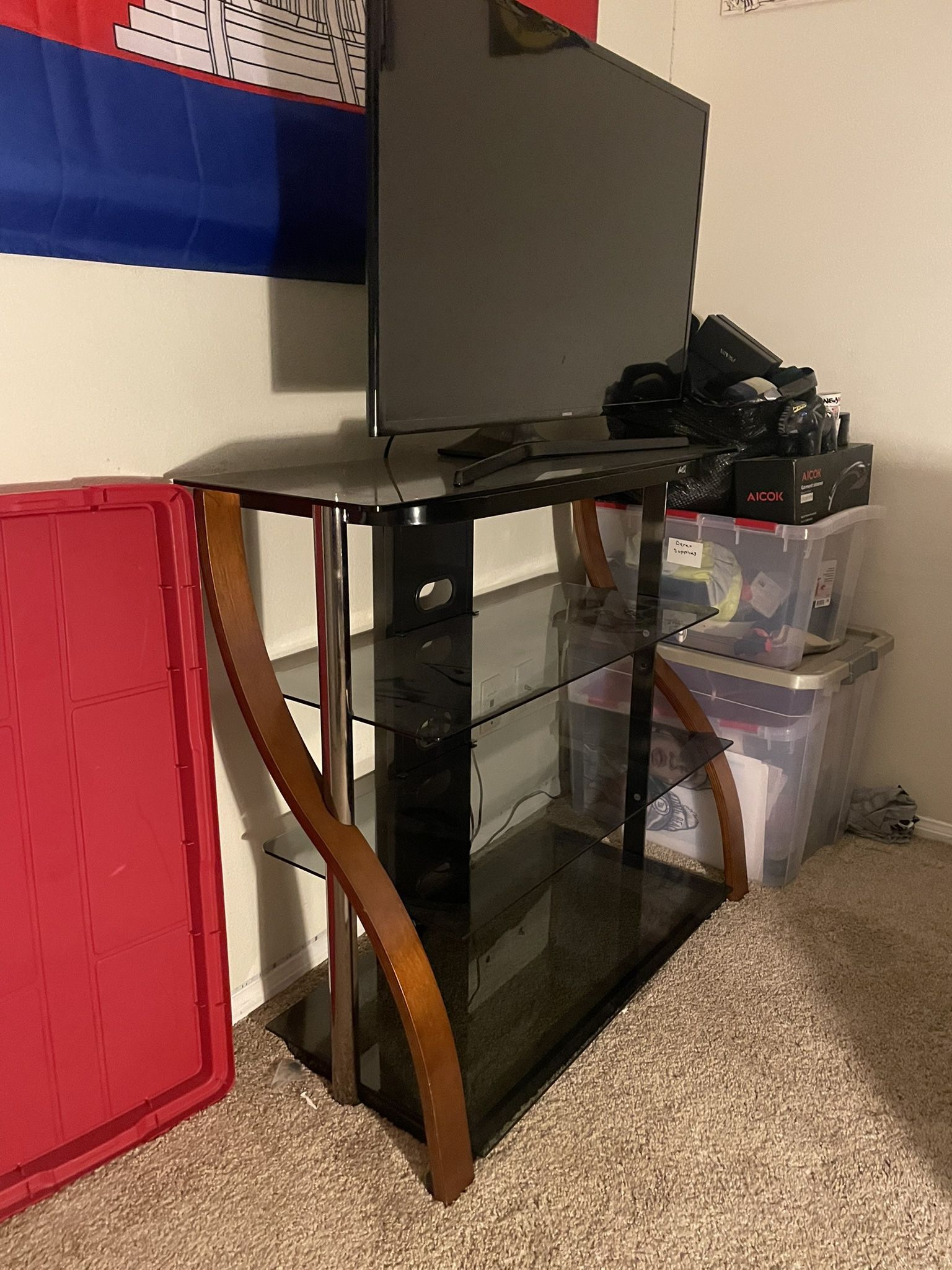 Tv Stand And Smart TV