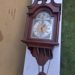 Colonial Tempus Fugit Pendulum Clock 