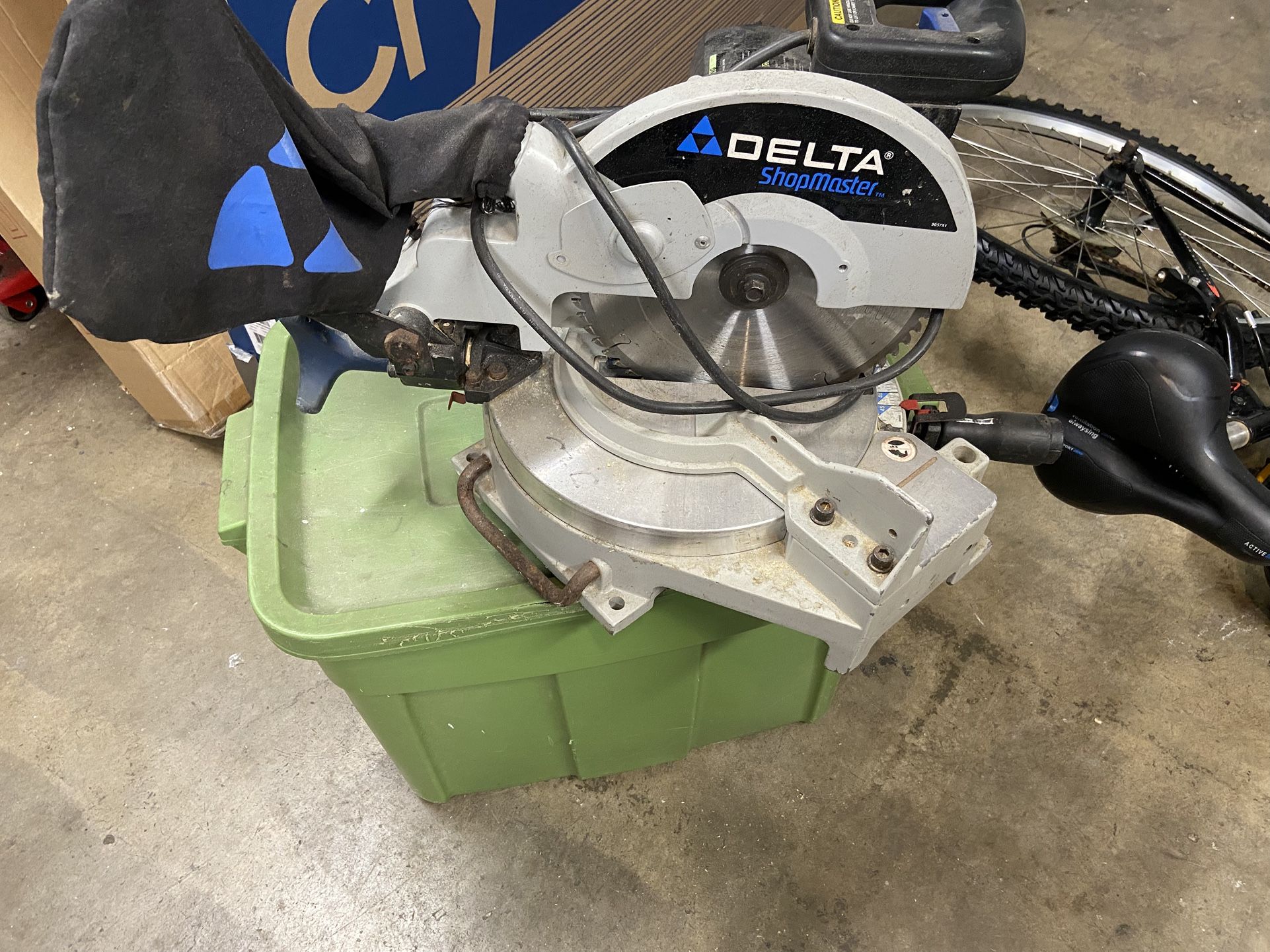Delta Compound Power Miter Saw