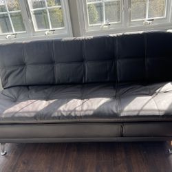 hjul Guvernør Rettidig Brown Leather futon with electrical outlet for Sale in Oakdale, NY - OfferUp