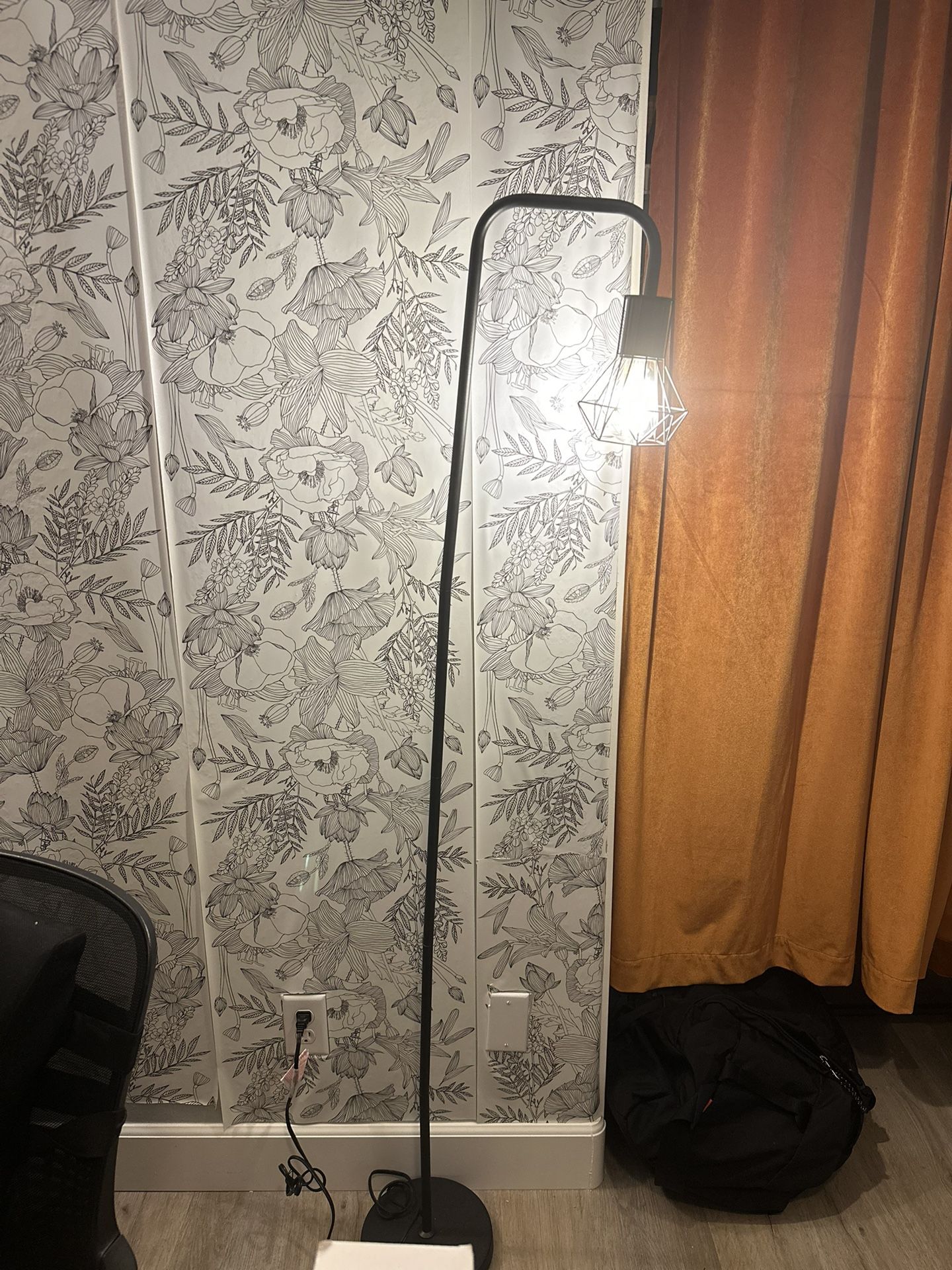 Modern Stand-Up Floor Lamp