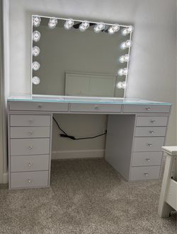 Impressions Vanity - Makeup Vanity