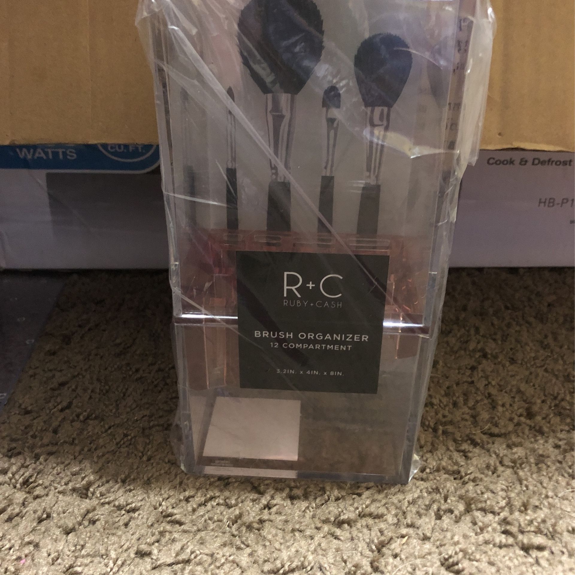 Ruby + Cash Makeup Brush Organizer 