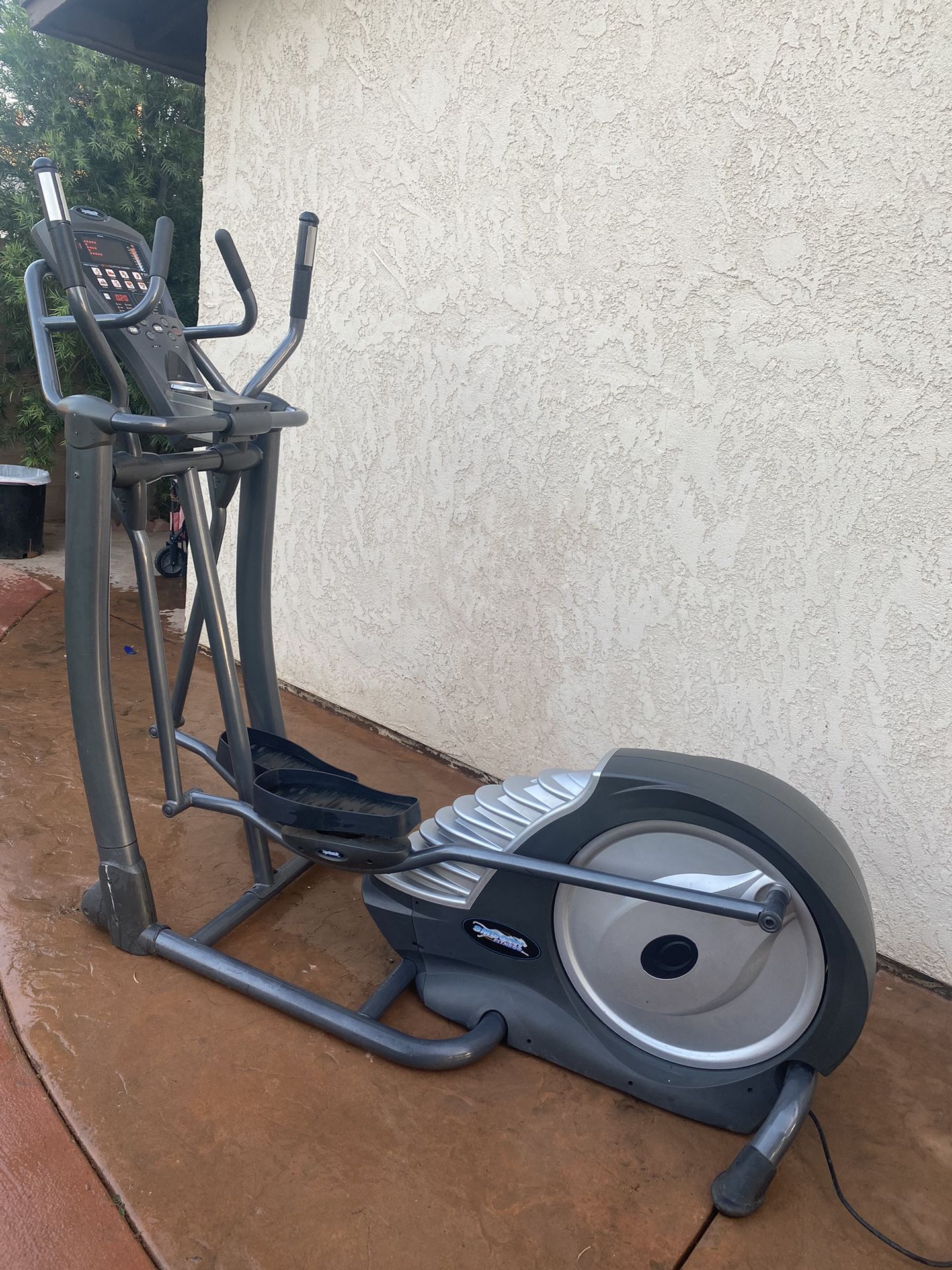 Smooth CE 7.4 elliptical trainer