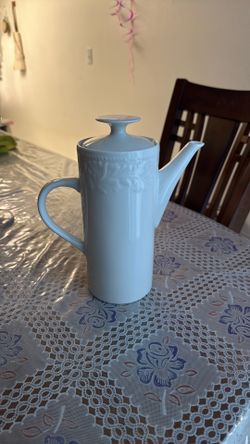 1 Garland White Leaf Tea Pot with lid