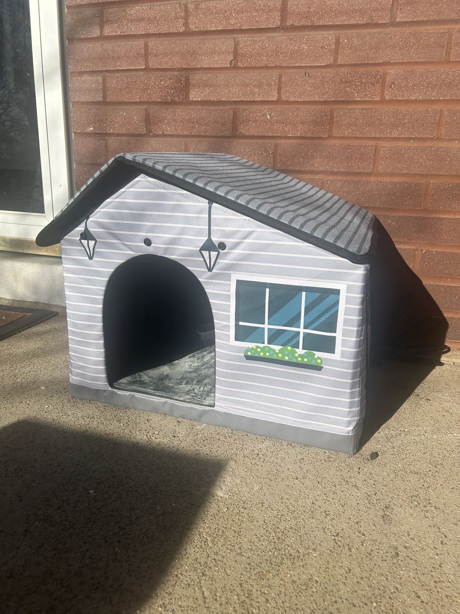 Cat House With Heat Pad