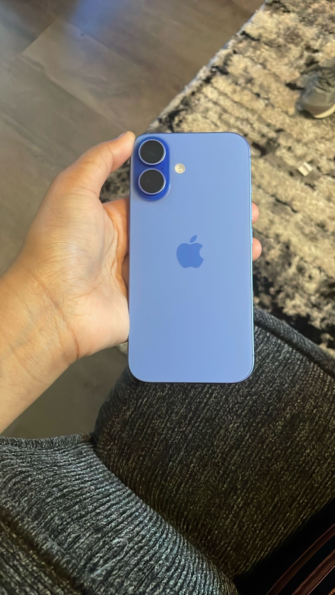 iphone 16 , blue