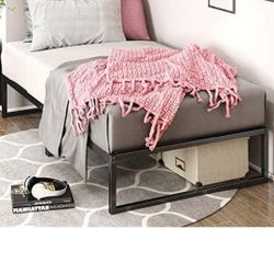 ZINUS Lorelai 12 Inch Metal Platform Bed Frame / Mattress Foundation with Steel Slat Support / No Box Spring Needed / Easy Assembly, Twin, Black

