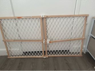 Wood baby gate