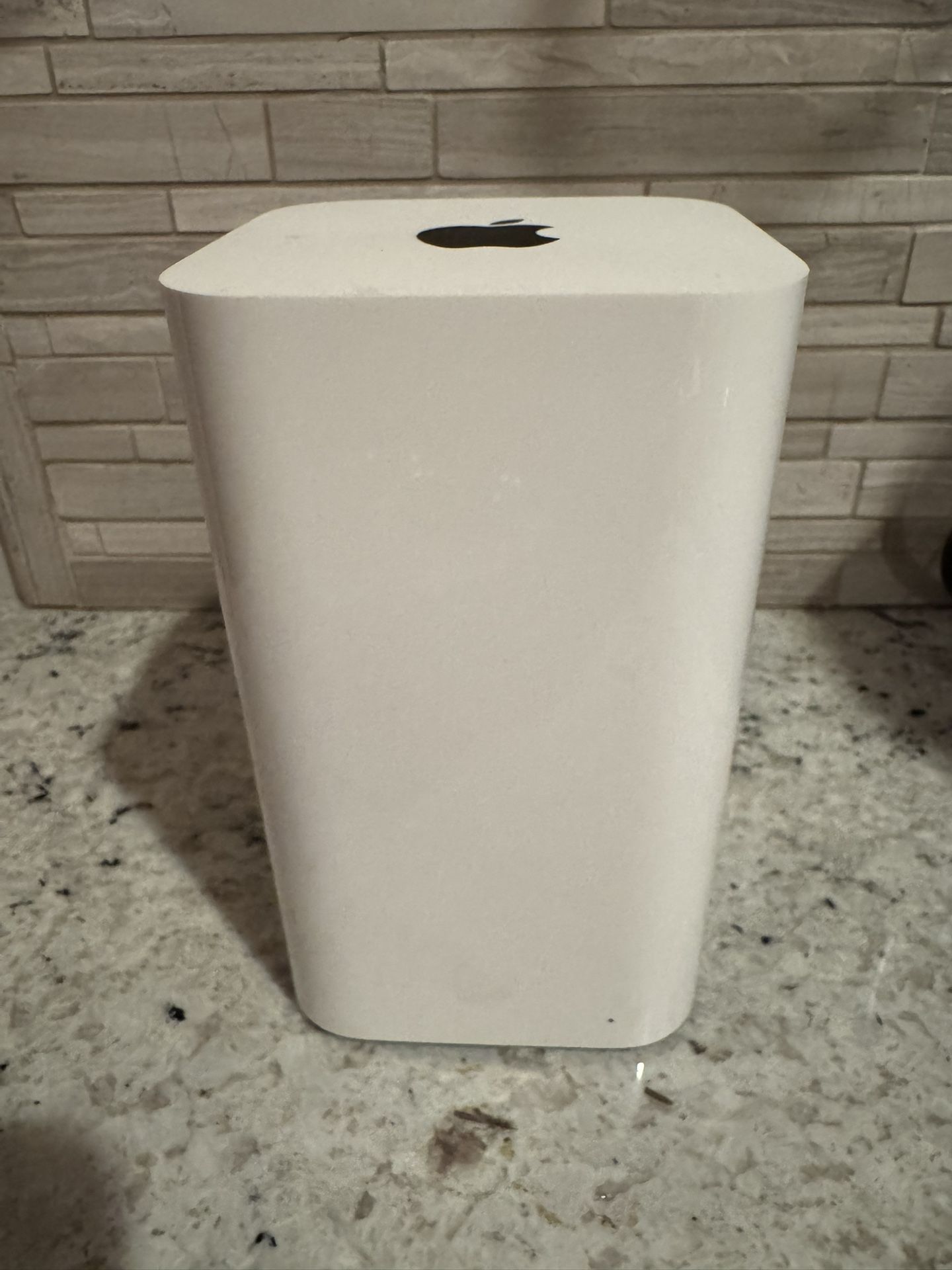 Apple AirPort Time Capsule A1470 – 2TB - Great Condition