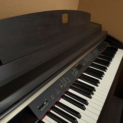 Yamaha Clavinova CLP-230 Piano For Sale