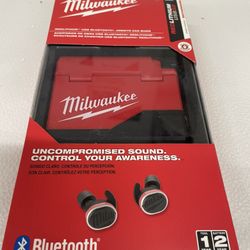 Milwaukee Bluetooth Headphones 