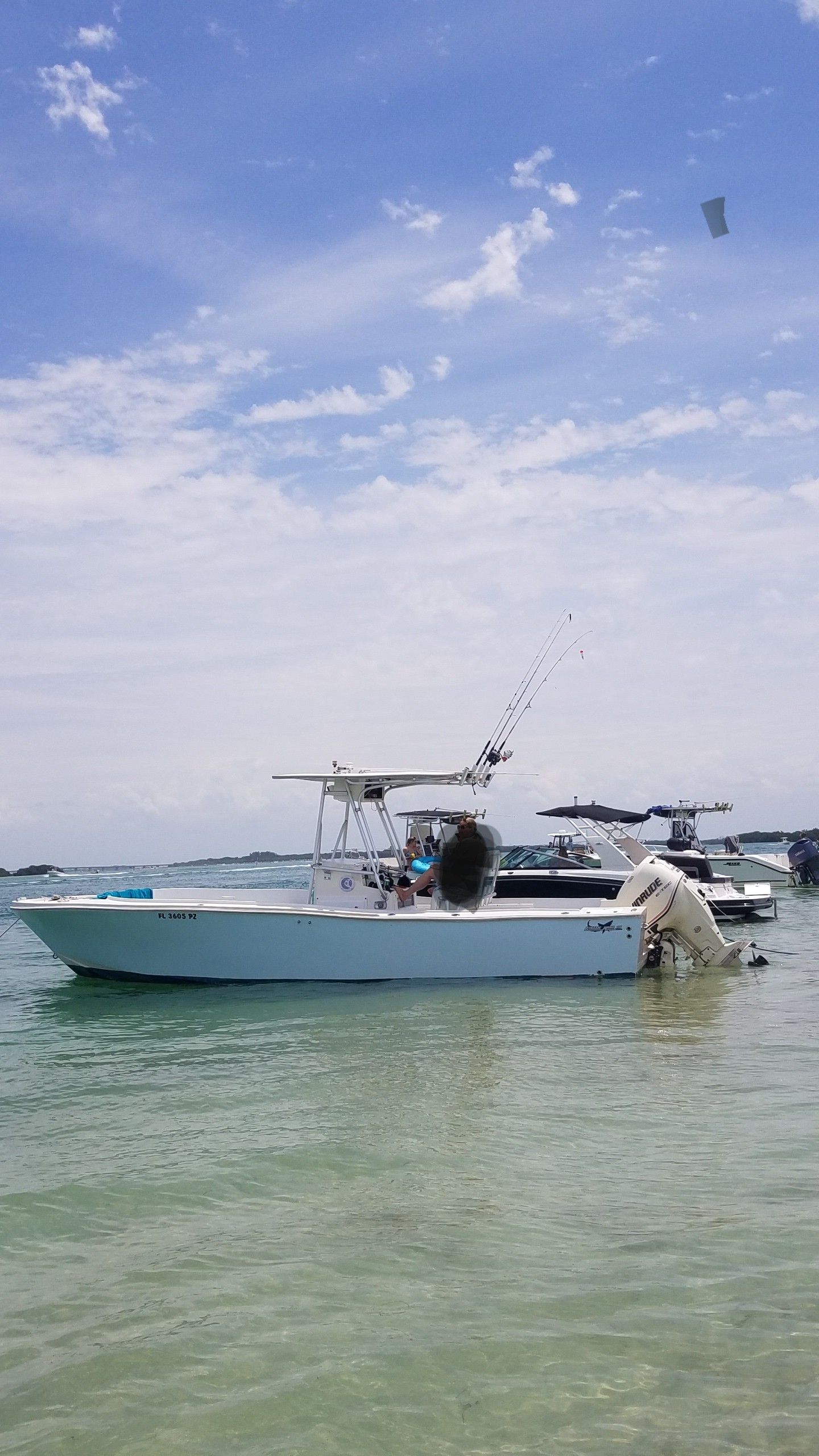 Classic mako 25'6 title in hand