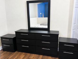 Dresser whit mirror and 2 nightstands  - Cómoda con espejo y 2 mesitas de noche