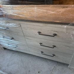 White/ Gray Queen Bedroom Set