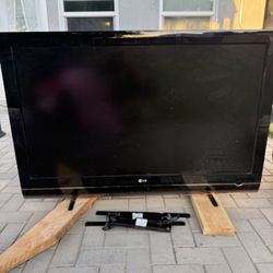 Free TV With Brackets 