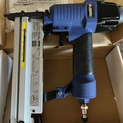 Campbell Hausfeld Brad Nailer/Stapler Kit