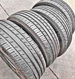 235/65/18 Michelin Selling a set of 4 tires in excellent condition 🫡