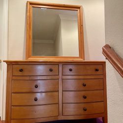 Rooms to Go Santa Cruz Solid Wood 8 Drawer Dresser with Mirror