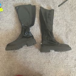 Boots Size 6 New