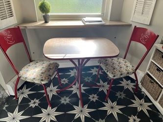 Cafe table and 2 chairs