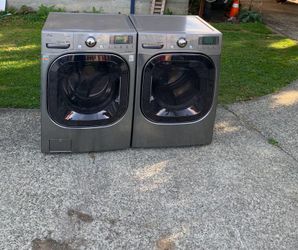LG WASHER AND DRYER SET. 