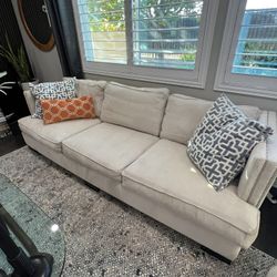 Modern sofa– Stylish And Comfortable