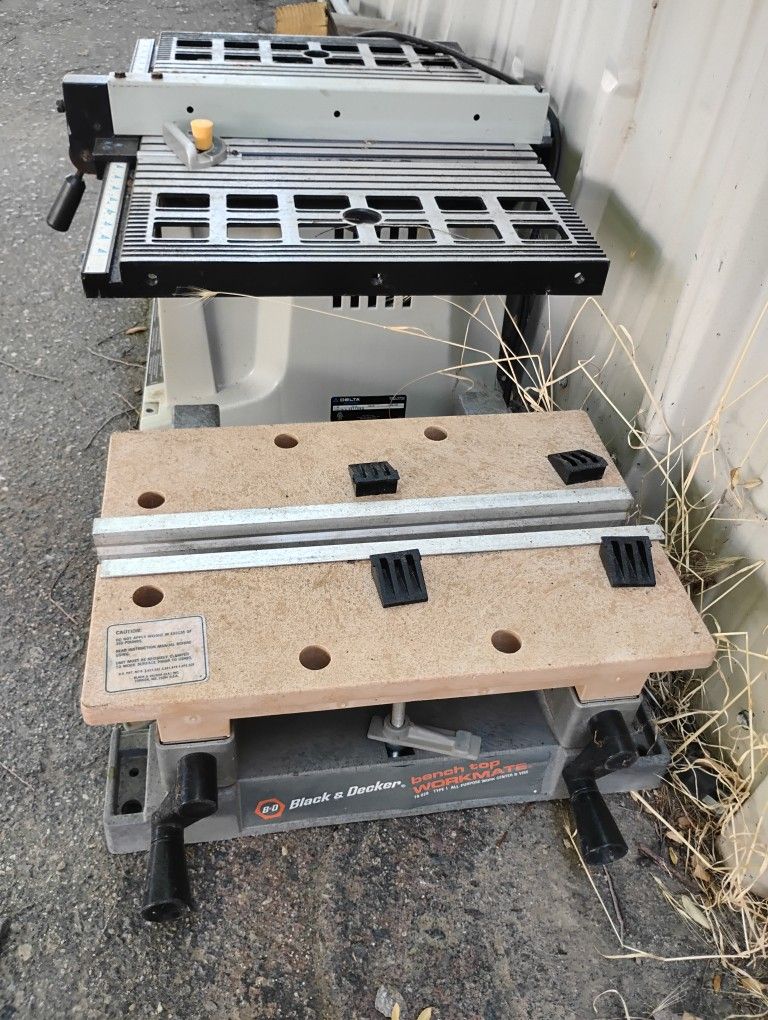 Delta Table Saw With Tool